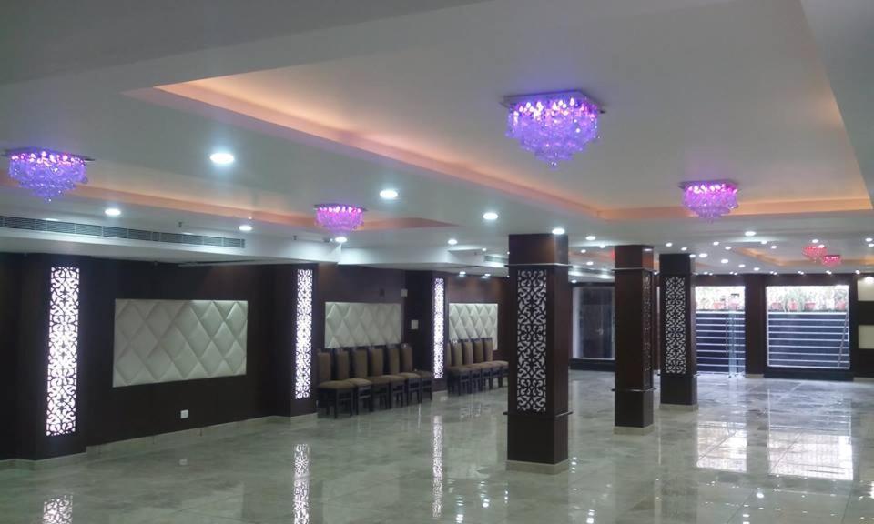 Hotel Ss Grand Lakhnaú Exteriér fotografie