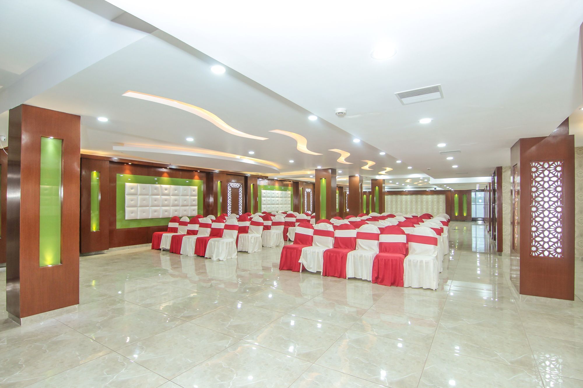 Hotel Ss Grand Lakhnaú Exteriér fotografie